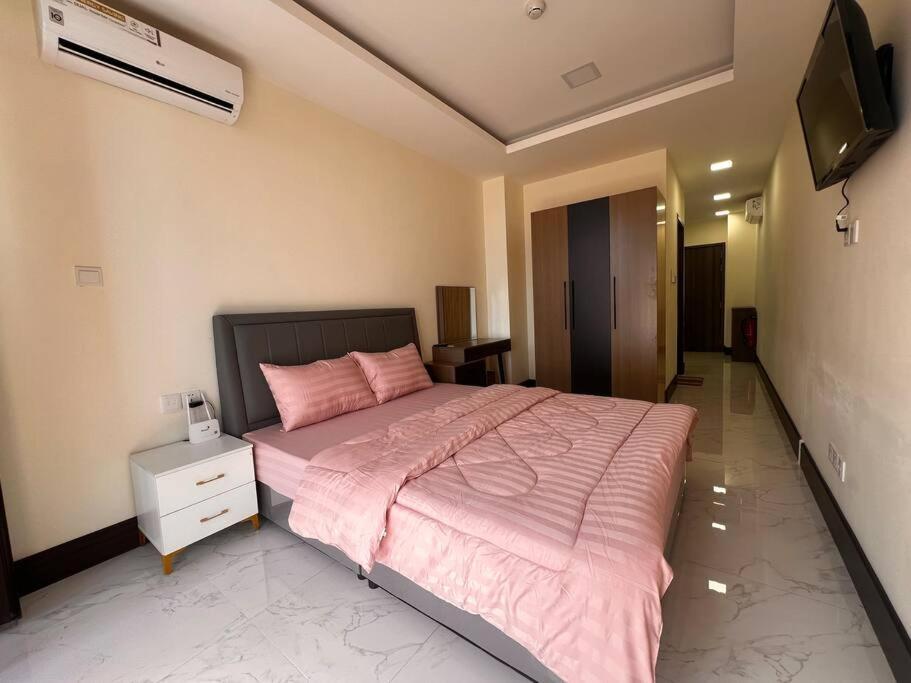 Ideal Budget And Cozy Private With Amazing Pool By Sym C738 Apartment Phnom Penh