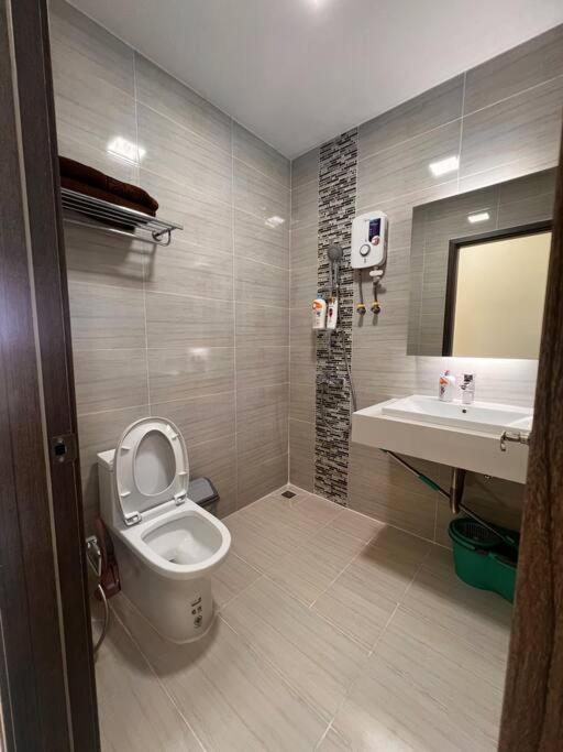 Ideal Budget And Cozy Private With Amazing Pool By Sym C738 Apartment *