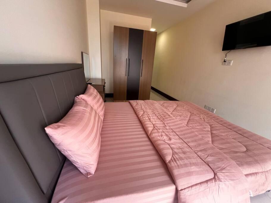 Ideal Budget And Cozy Private With Amazing Pool By Sym C738 Apartment *